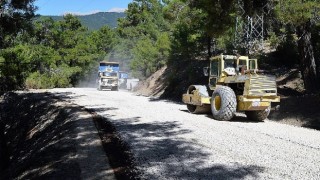 Kaş Yuvacık grup yolu asfaltlanıyor