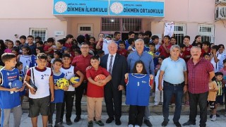 Antalya Büyükşehirden Serik Dikmen İlkokuluna spor malzemesi desteği