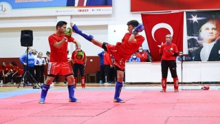 Bayraklı;da Cumhuriyet coşkusu sporla başladı!