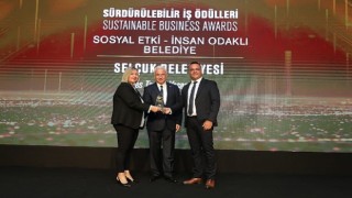 ”Efes Tarlası Yaşam Köyü;ne Sürdürülebilir İş Ödülü”