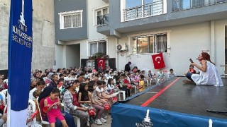 İzmirli minikler Cumhuriyetin yeni yüzyılına merhaba dedi