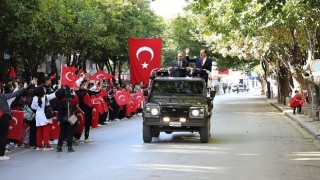 Konya Büyükşehir Konya nın Caddelerini Şanlı Bayrağımızla Donattı