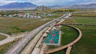 Van sahi yolu;nda peyzaj ve ağaçlandırma çalışması sürüyor