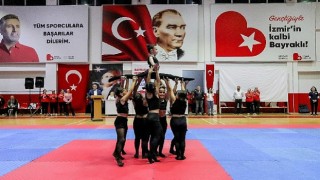 Bayraklı kış spor okulları açıldı