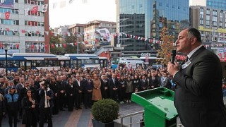 Çankaya belediyesi önünde Atatürke saygı duruşu