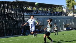 Yenişehir Belediyesi U16 Futbol Takımı namağlup lider