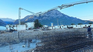 Yurt binasına beton atılmaya başlandı