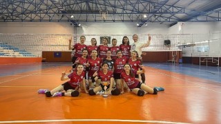 Nevşehir Belediyesi Gençlik ve Spor Kulübü Voleybol Takımı namağlup şampiyon