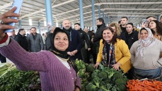 Başkan çerçioğlu Söke Bağarası salı pazarında vatandaşlarlar buluştu