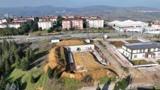 İzmit Ayazma Mahallesi futbol sahası devam