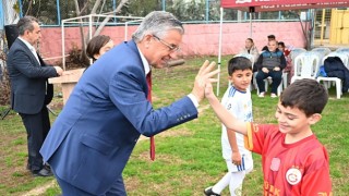 Kemer Belediyesi Futbol Okulunda formalar dağıtıldı