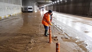 Antalya Büyükşehir Belediyesi, yaşanan sel felaketinin ardından yaraları sarmaya devam ediyor