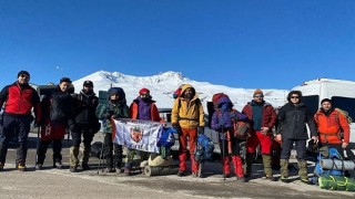 İnegöllü Dağcılar 3917 Rakıma Tırmandı