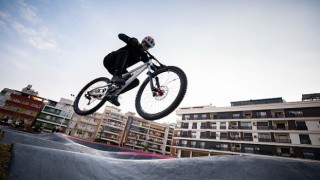 Karşıyakada heyecanın adresi Pump Track Bisiklet Parkuru oldu