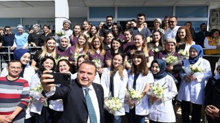 Başkan Böcek, sağlık çalışanlarının 14 Mart Tıp Bayramını kutladı