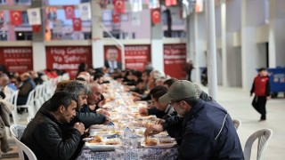 Büyükşehir Belediyesi Atatürk Spor Salonunda iftar sofrası kurdu