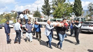 Büyükşehir Belediyesi yaraları sarmaya devam ediyor