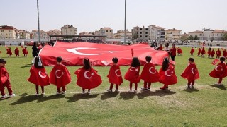 23 Nisan Ulusal Egemenlik ve Çocuk Bayramı, Kemal Kaynaş Stadyumunda düzenlenen törenlerle kutlandı