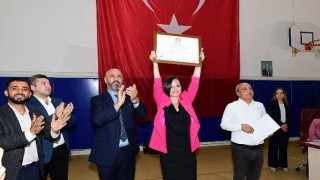 Başkan Kınay mazbatasını aldı