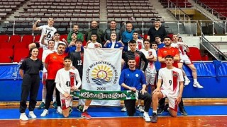 Gölcük Belediyespor Genç Erkekler Voleybol Takımı, Boluda düzenlenen Türkiye çeyrek final maçlarında yarı finallere yükseldi.