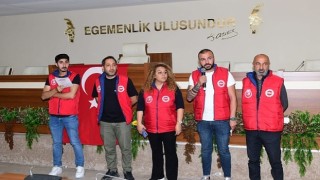 Karabağlar Belediye Başkanı Helil Kınay, DİSK Genel-İş 5 Nolu Şubenin 1 Mayıs açıklamasına katıldı