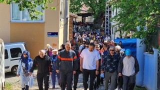 Kocaelinin dört bir yanından gelen doğa severler; Turizm Haftası kapsamında; Gölcükte doğa yürüyüşünde bir araya geldi.