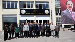 Sivas Belediyesinin girişinde bulunan tabela değiştirilerek T.C. ibaresi eklendi