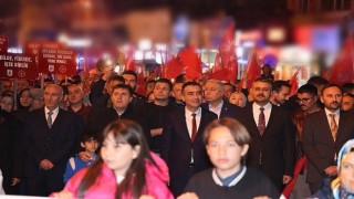 747. Türk Dil Bayramı ve Yunus Emreyi Anma Etkinlikleri kapsamında gerçekleştirilen fener alayı yürüyüşü büyük coşkuyla yapıldı