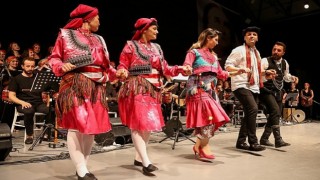 Bornovada Halk Dansları Festivali