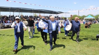 Burhaniye Belediyesinin düzenlediği ve bu yıl 8. kez gerçekleştirilecek olan Burhaniye Kızıklı Yağlı Pehlivan Güreşleri için geri sayım başladı