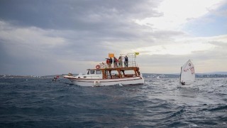 Çeşme&#39;de TYF Kamil Yıldırım Optimist Trofesi Yelken Yarışladı Başladı