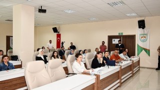 İznikin benzersiz zanaat ve el sanatları ürünlerini, modern teknolojilerle daha geniş kitlelere ulaştırmayı amaçlayan program İznik Belediyesi&#39;nde başladı