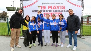 Küçükçekmece Belediyesi ve İlçe Milli Eğitim Müdürlüğü işbirliği ile okullar arası 19 Mayıs Gençlik ve Spor Bayramı kros yarışması düzenlendi