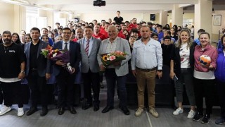 Nilüfer Belediyespor Hentbol Takımı öğrencilerle buluştu