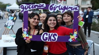 Üniversiteli gençler festivalde eğlenerek stres attı