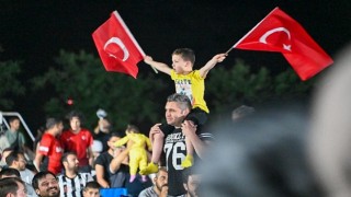 Selçuklu Belediyesi Milli Takımımız 2-1 galip gelerek tur atladığı maçın ardından alanı dolduran binlerce taraftar büyük sevinç yaşadı