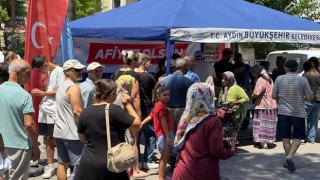 Aydın Büyükşehir Belediyesi, Muharrem ayının gelmesiyle birlikte her yıl geleneksel olarak yaptığı aşure ikramlarını, bu yıl da gerçekleştirdi