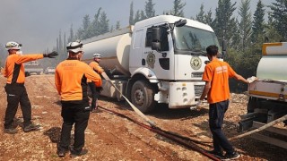 Buca Belediyesi ekipleri Başkan Dumanın yönetiminde sabaha kadar yangına müdahale etti