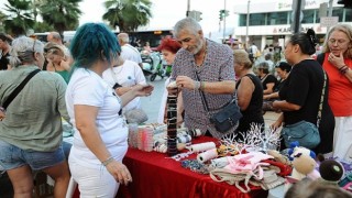 Karşıyaka Çarşısı El Emeği Gece Pazarı ile şenlendi