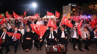 Nevşehirliler 15 Temmuz Demokrasi ve Milli Birlik Gününün yıldönümünde 8 yıl önce olduğu gibi yine meydanlarda aynı ruh ve heyecanla bir araya geldi