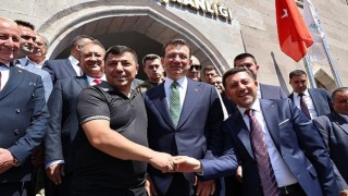 Türkiye Belediyeler Birliği (TBB) ve İstanbul Büyükşehir Belediye (İBB) Başkanı Ekrem İmamoğlu, Nevşehir Belediye Başkanı Rasim Arıyı makamında ziyaret etti