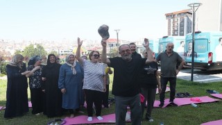 ”Yaşlılar, kahkaha seansında doyasıya eğlendi”