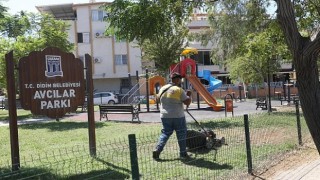 Didim Belediyesi Park Bahçeler Müdürlüğü ekipleri, ilçe genelinde çalışmalarına ara vermeden devam ediyor.