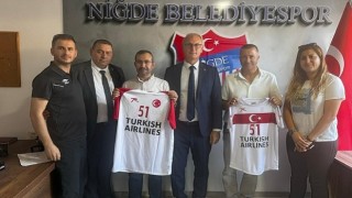 Türkiye Hentbol Federasyonu Başkanı Uğur Kılıç Niğdede hentbol için önemli temaslarda bulundu