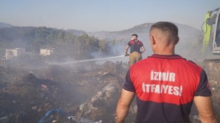 Urlada çıkan yangına müdahale sürüyor