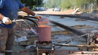 Alikahya Tramvay Hattı nda raylar döşeniyor