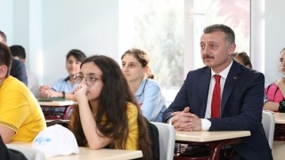 Başkan Büyükakından Kocaelili öğrencilere müjde; Büyükşehirden 20 bin öğrenciye eğitim desteği