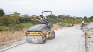 Burhaniyede yollar yenileniyor