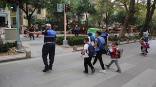 Büyükşehir Zabıtası görevde okul önleri güvende