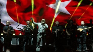 İzmir Enternasyonal Fuarında müzik ve dans dolu gece